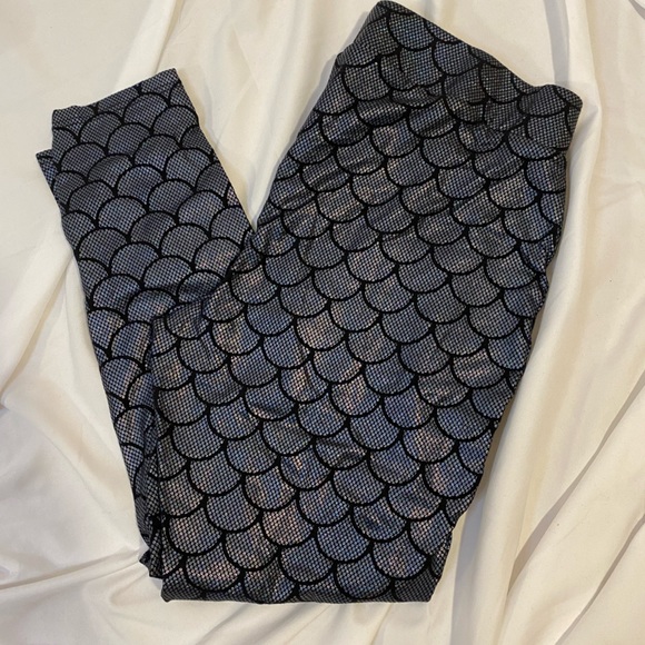 Torrid full length Mermaid scale leggings HTF size 1X, 14/16 - Picture 5 of 5